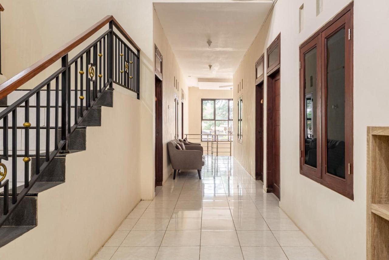 Reddoorz Near Dino Park Hotel Malang Bagian luar foto