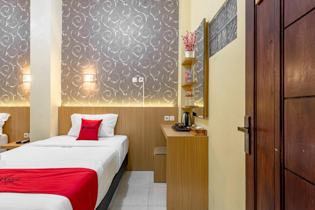 Reddoorz Near Dino Park Hotel Malang Bagian luar foto