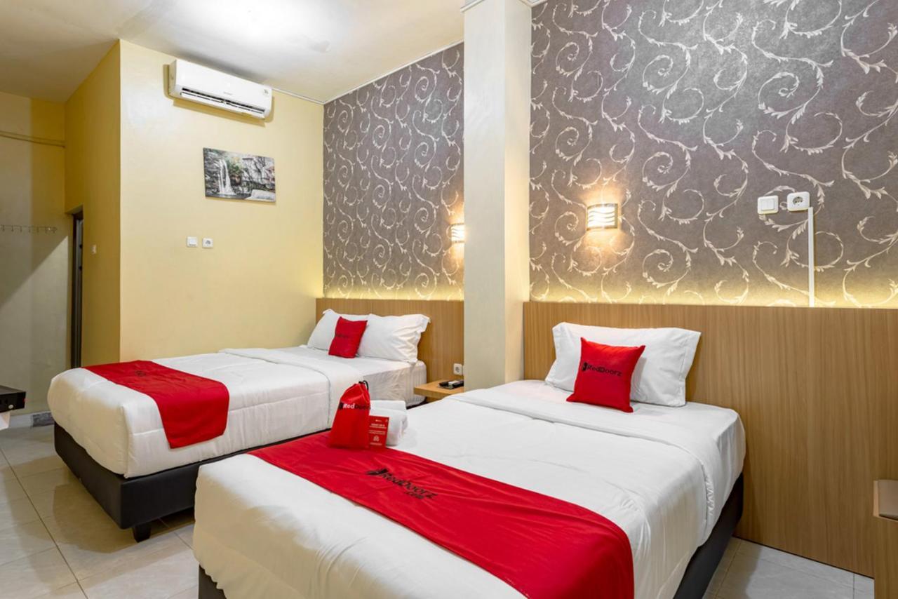Reddoorz Near Dino Park Hotel Malang Bagian luar foto
