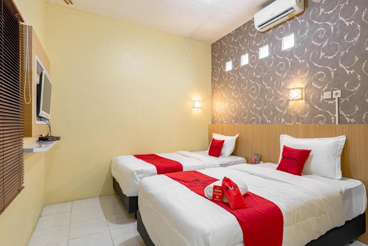 Reddoorz Near Dino Park Hotel Malang Bagian luar foto