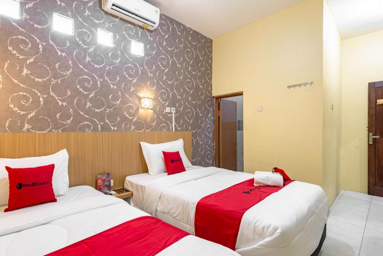 Reddoorz Near Dino Park Hotel Malang Bagian luar foto